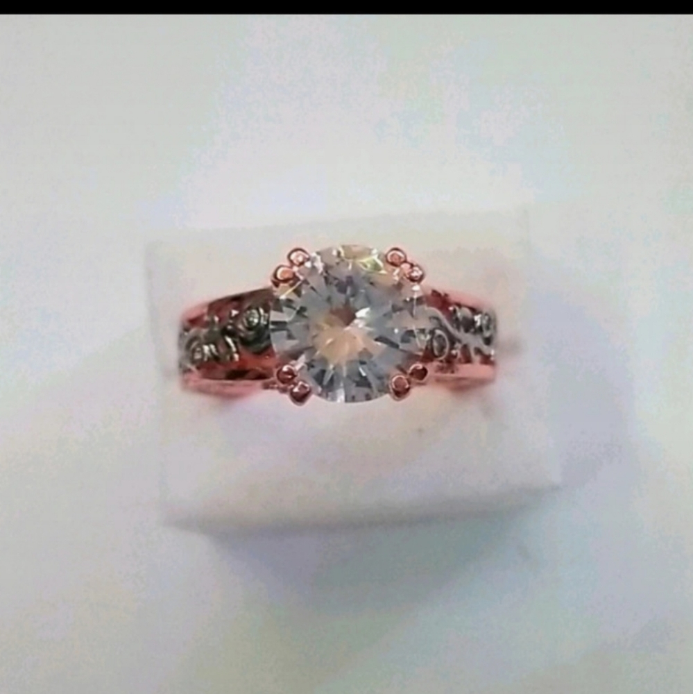 Beautiful ring size 7